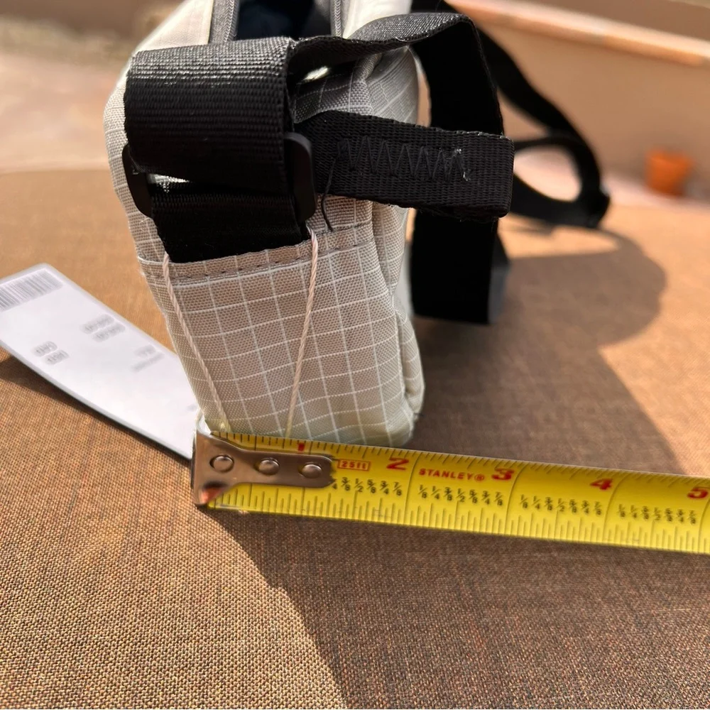 Urban Outfitters NWT Ripstop Rectangular Crossbody Pouch Gray W/Black Strap - Picture 8 of 10